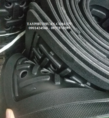 Cao su chống trượt lỗ thoát nước sọc dang dọc 8mm 
